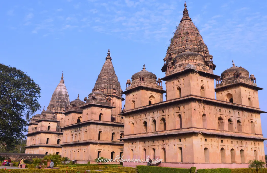 orchha chatris2