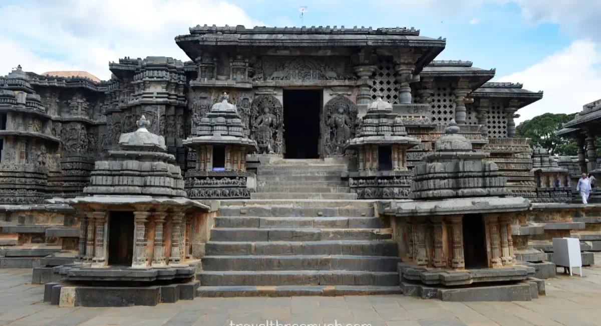 hoysaleswara temple