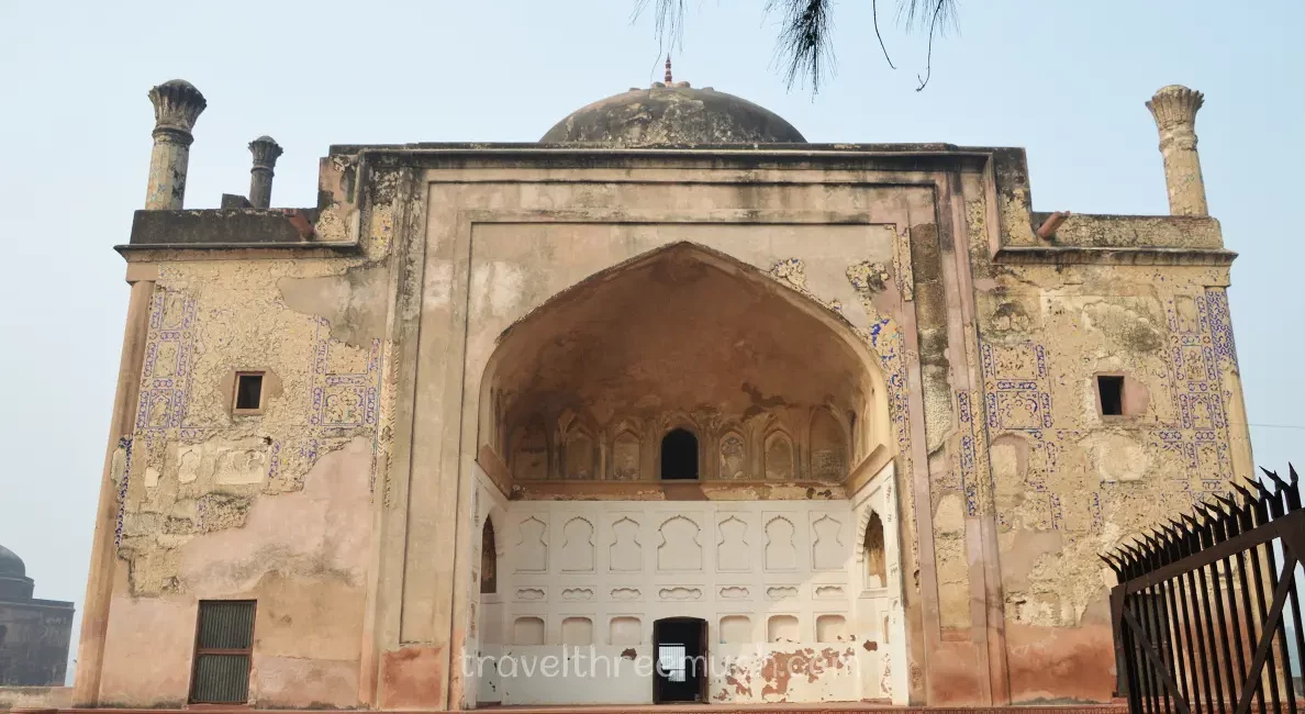 chini ka rauza