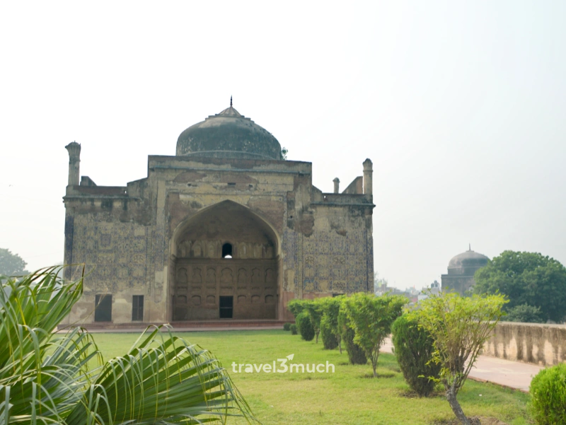 chini ka rauza 1