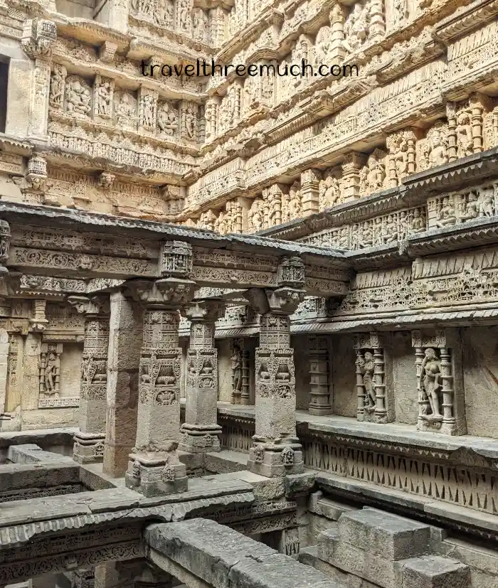 rani ki vav pillar