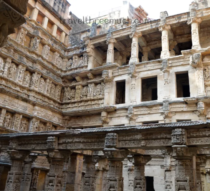 rani ki vav pillar
